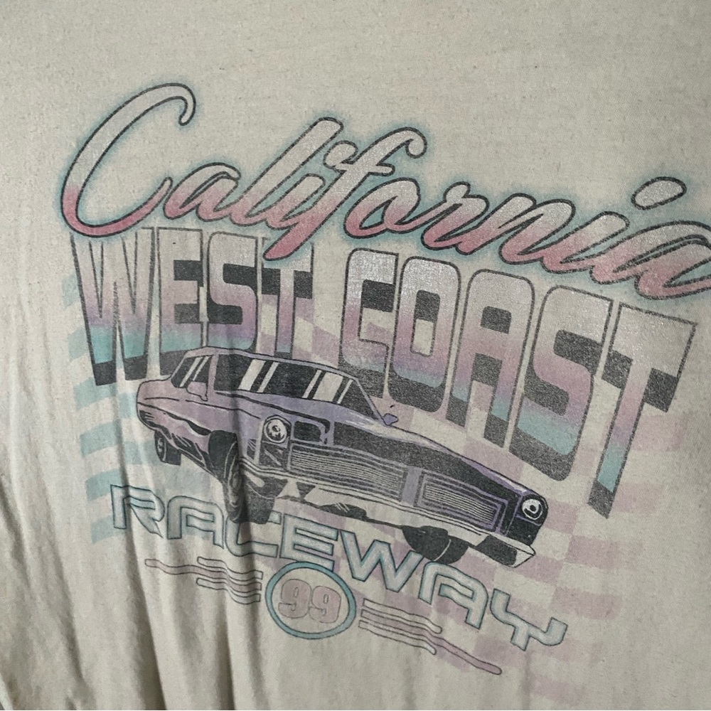 A tee shirt